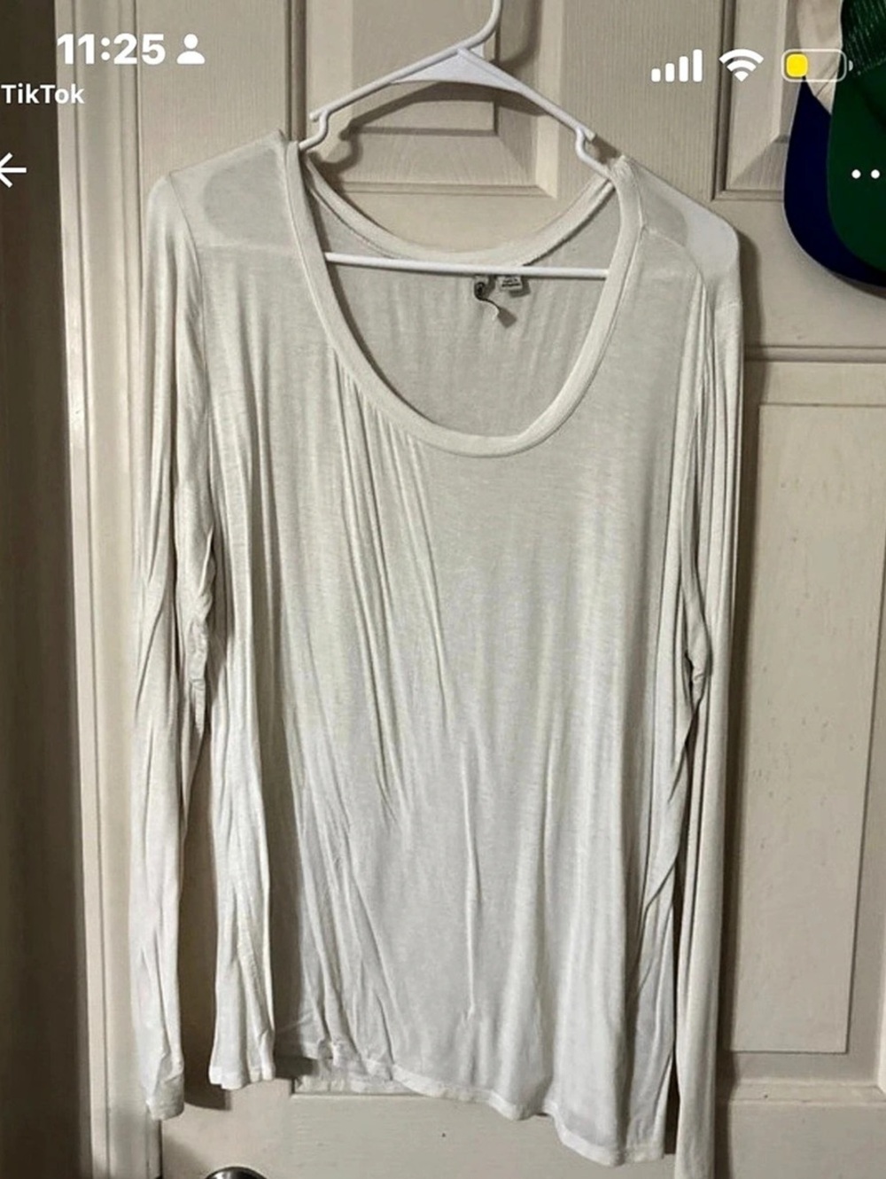 CAbi Long Sleeve Scoop Neck Top in White XL Like New